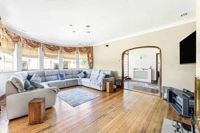 Heath Drive, Romford, RM2, photo 2