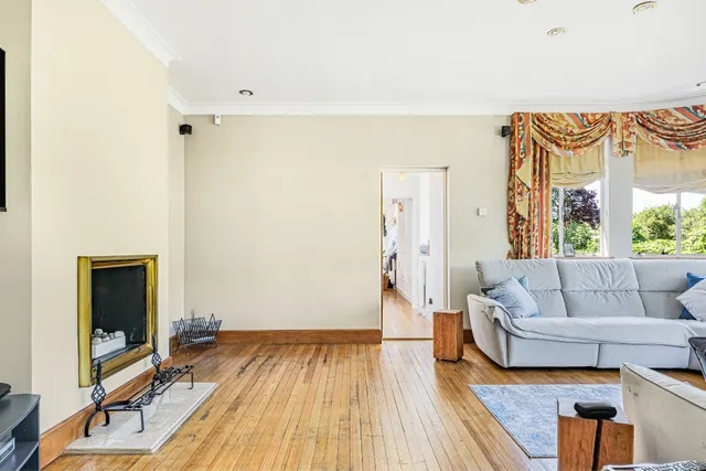 Heath Drive, Romford, RM2, photo 3