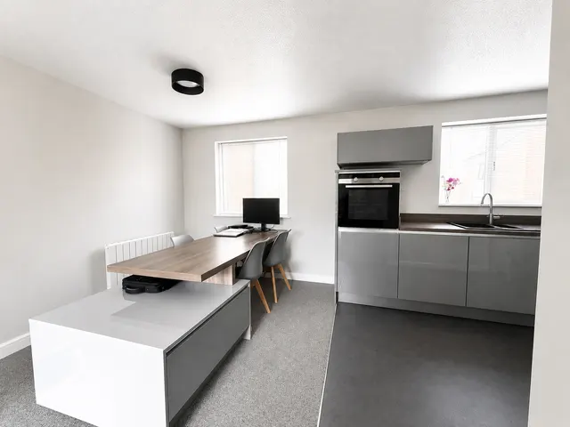 Peter James Court, Stafford, ST16, photo 3