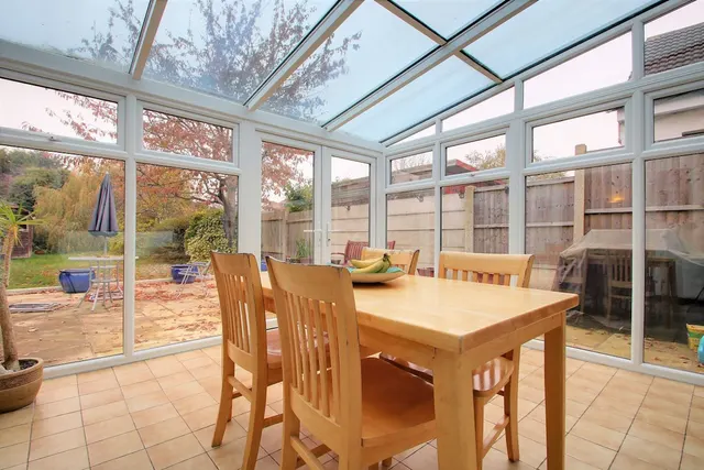 Kenilworth Gardens, Hornchurch, RM12, photo 2