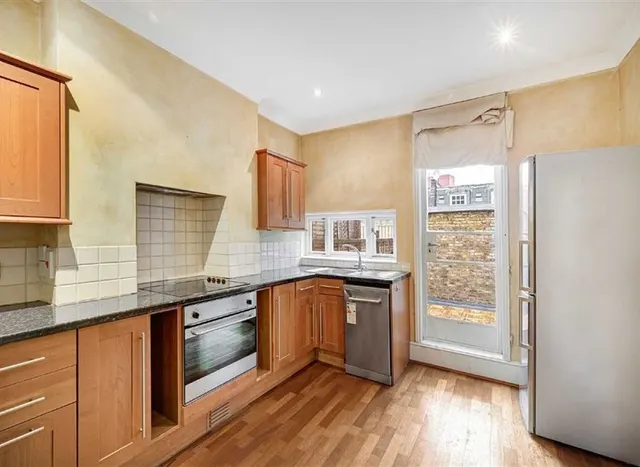 Photo 3 — Rochester Row, Westminster, SW1P