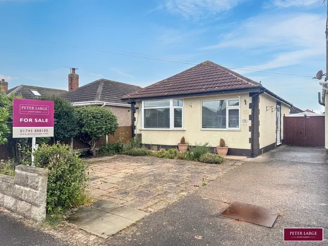 Arfon Avenue, Prestatyn, Denbighshire, LL19 7EN, photo 1