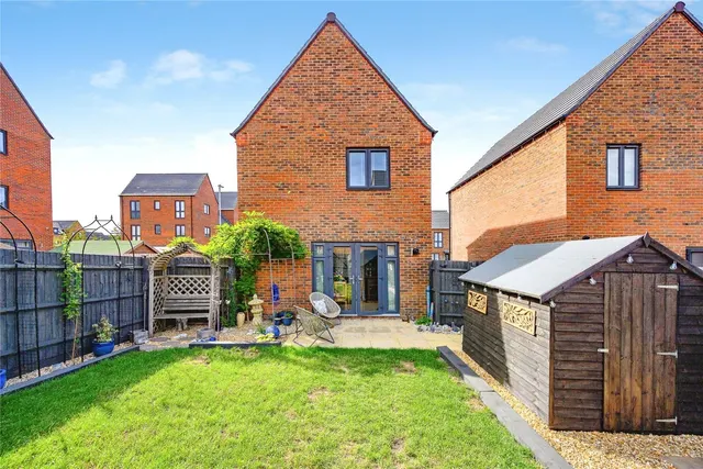 Photo 2 — Hawthorn Lane, Houghton Regis, Dunstable, Bedfordshire, LU5