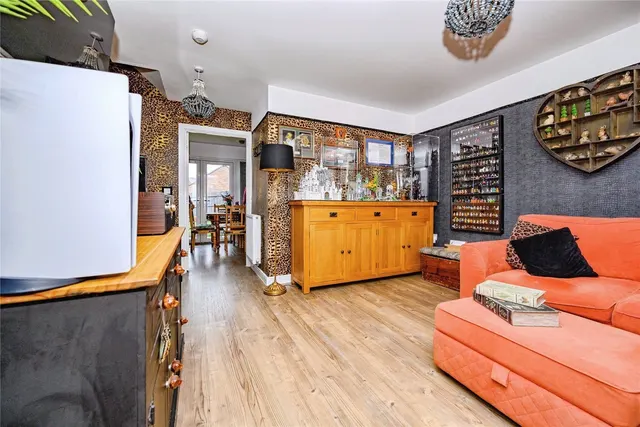 Photo 3 — Hawthorn Lane, Houghton Regis, Dunstable, Bedfordshire, LU5