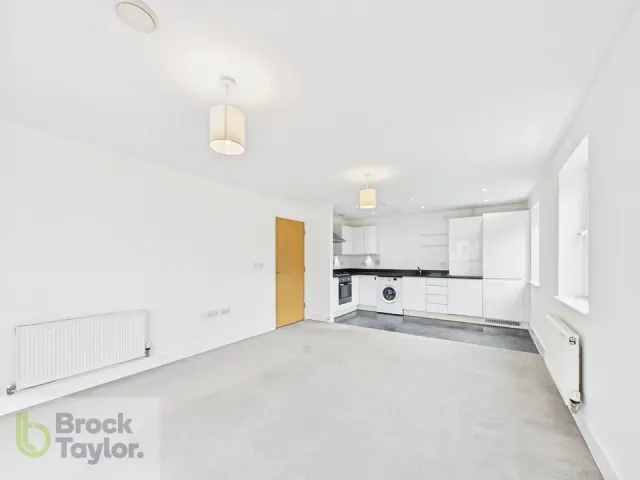 Lexington Drive, Haywards Heath, RH16, photo 2