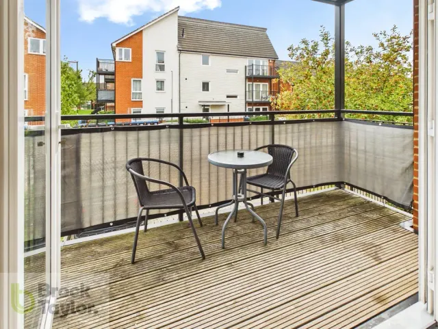 Lexington Drive, Haywards Heath, RH16, photo 3