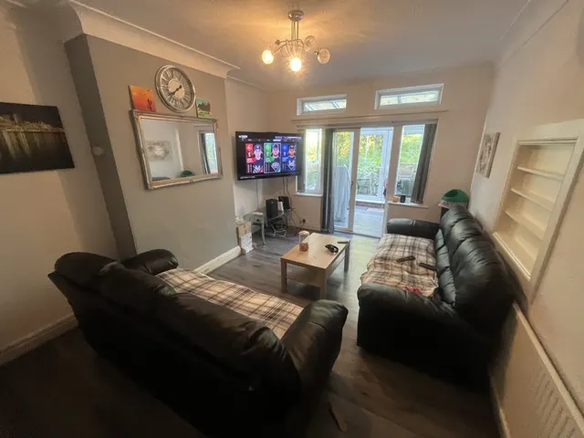 Buckingham Grove, Leeds, LS6, photo 2
