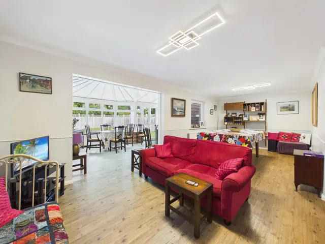 Photo 3 — Droxford Crescent, Tadley, RG26