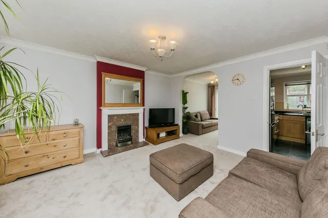 Broxton Avenue, Middlewich, CW10, photo 3