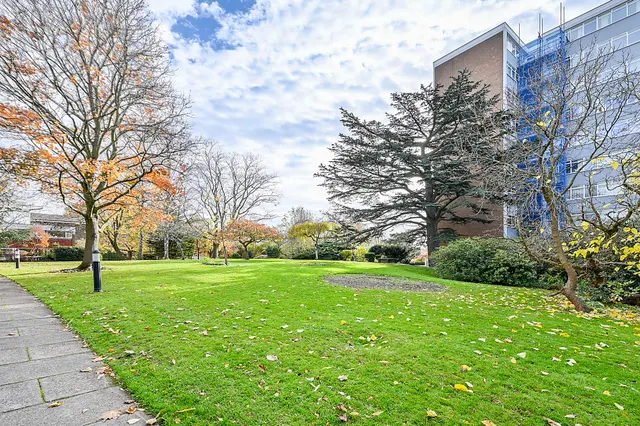 6 The Cedars, Heronsforde, London, photo 1