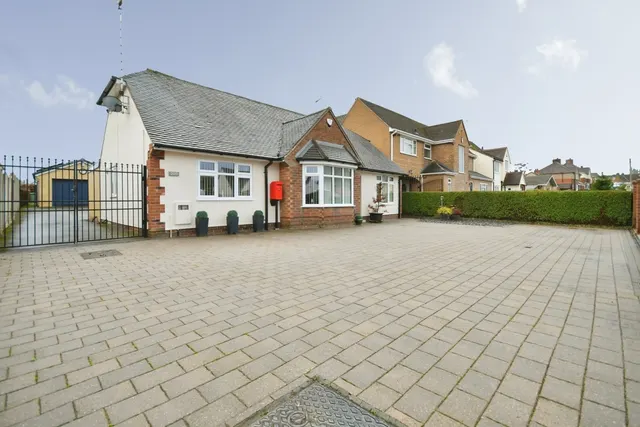 Nethermoor Road, Wingerworth, Chesterfield, Derbyshire, S42, photo 1