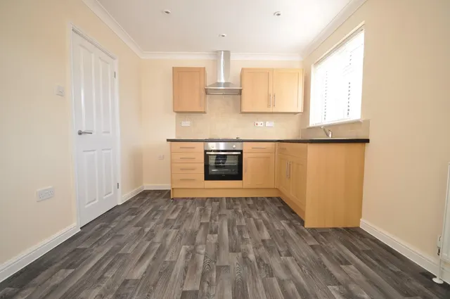 2 bedroom flat — Ardleigh Green Road, Hornchurch, RM11 2SH