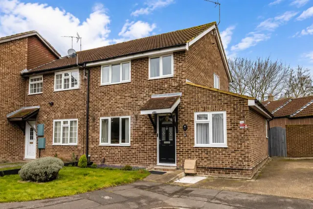 Corfe Gardens, Slough, photo 1