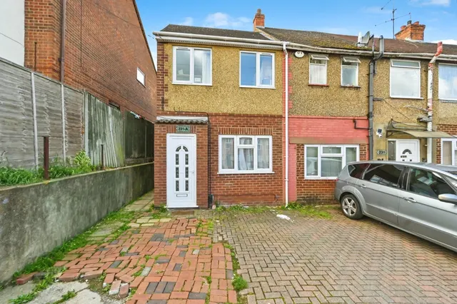 Marsh Road, Luton, Bedfordshire, LU3, photo 1