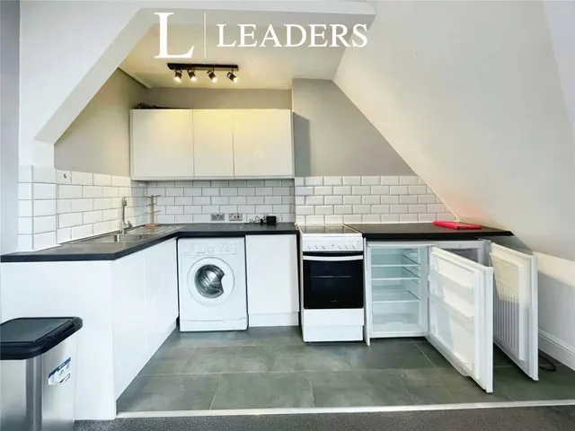 Durley Gardens, West Cliff, BH2, photo 2