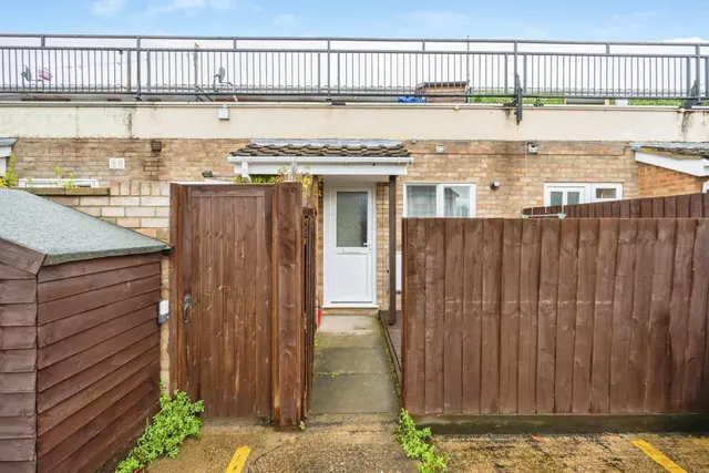 Shaldon Court, Bedford, Bedfordshire, MK40, photo 1