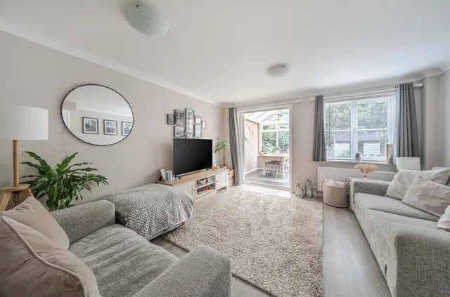 Eastbrooke Road, Alton, GU34, photo 2
