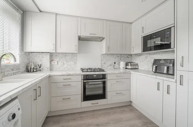 Eastbrooke Road, Alton, GU34, photo 3