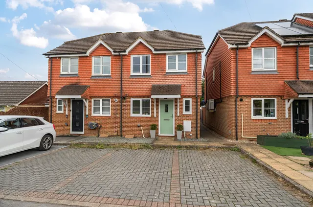 Eastbrooke Road, Alton, GU34, photo 1