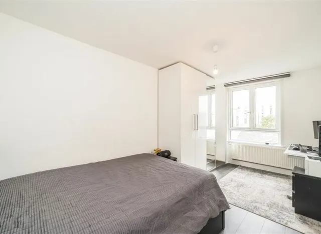 Photo 3 — Navarre Road, Stockwell, SW9