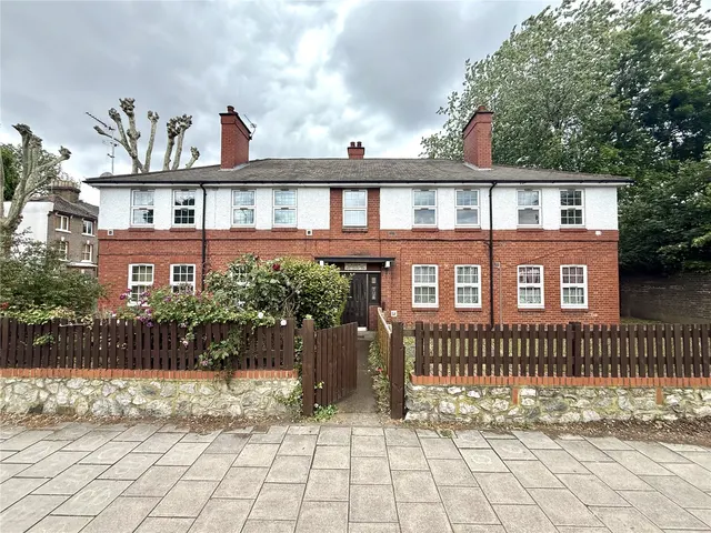 Burlington Lane, London, W4, photo 1