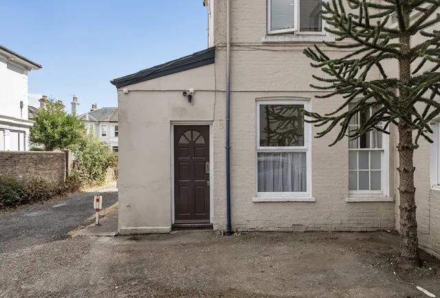 Photo 3 — Upper Grosvenor Road, Tunbridge Wells, TN1 2DU