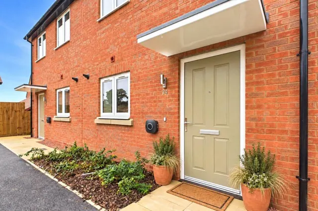 Hadlow Gardens, Kettering, NN16, photo 1