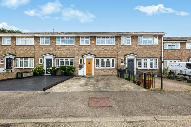 Amberley Way, Romford, RM7, photo 1