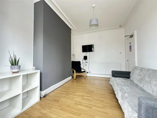 Hartley Crescent, Woodhouse, LS6, photo 3
