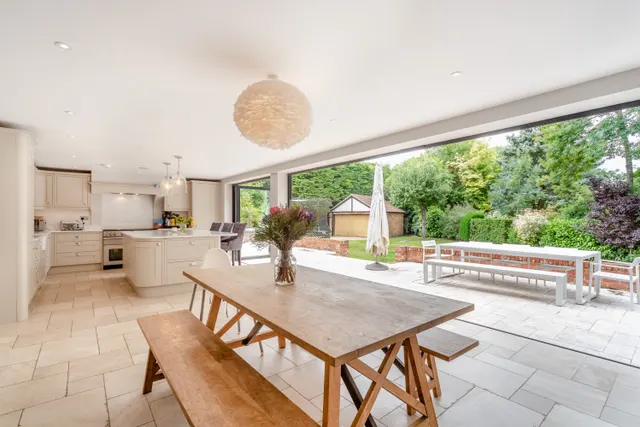 Hawthorn Hill, Warfield, RG42, photo 2