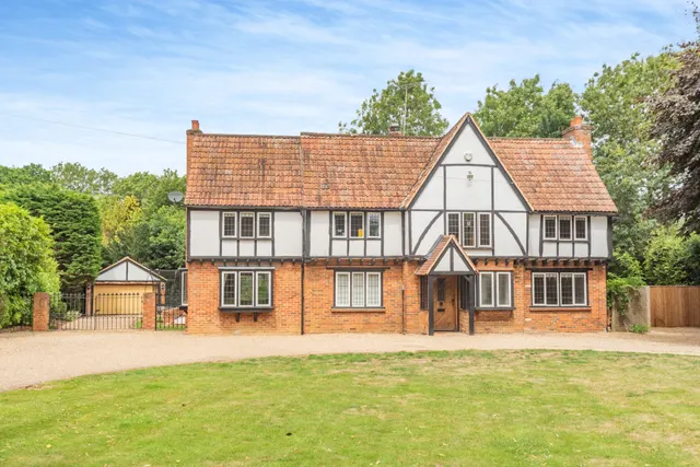 Hawthorn Hill, Warfield, RG42, photo 1