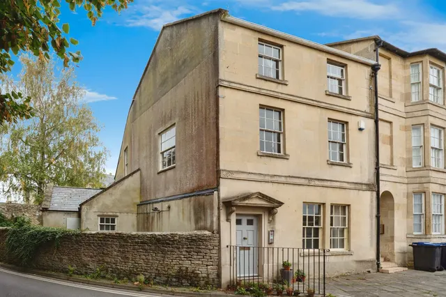 St. Mary Street, Chippenham, photo 1