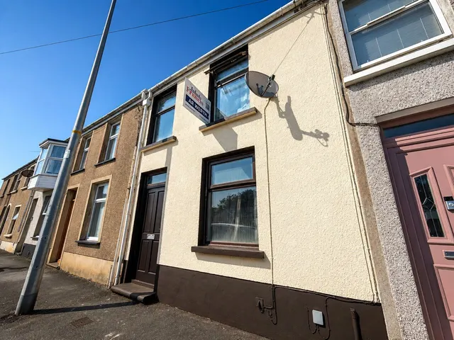 Robert Street, Milford Haven, SA73, photo 2