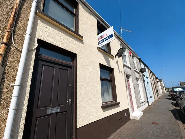 Robert Street, Milford Haven, SA73, photo 1