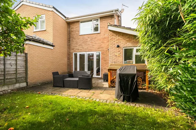 Bramley Close, Wilmslow, photo 3