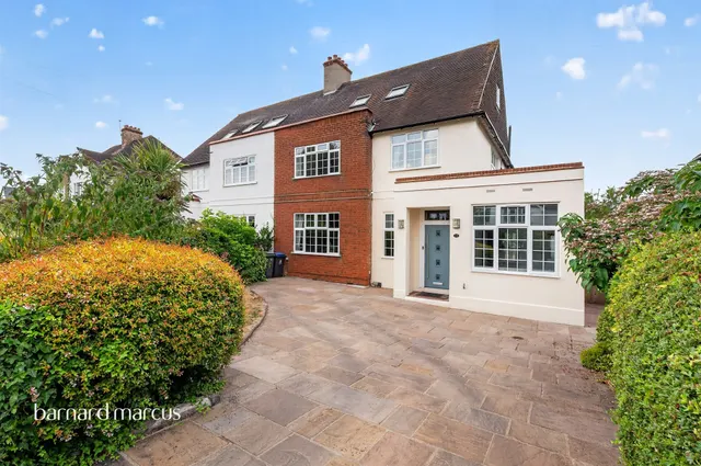 Cambridge Avenue, New Malden, photo 1