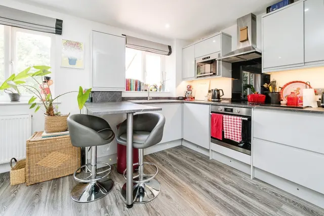 Photo 2 — Latimer Drive, Hornchurch, RM12