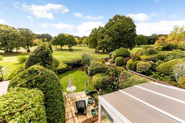 Photo 3 — Sunningdale Close, Stanmore, HA7