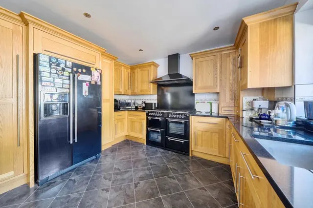 Rounce Lane, West End, GU24, photo 2
