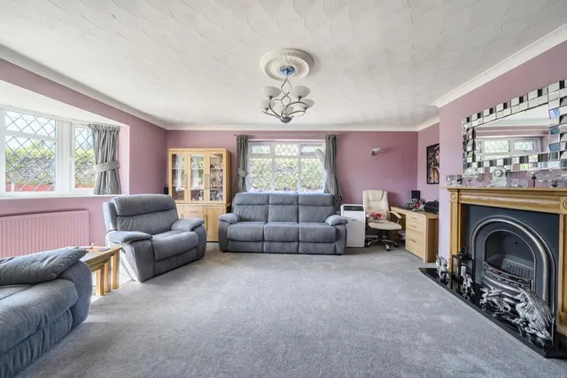 Rounce Lane, West End, GU24, photo 3