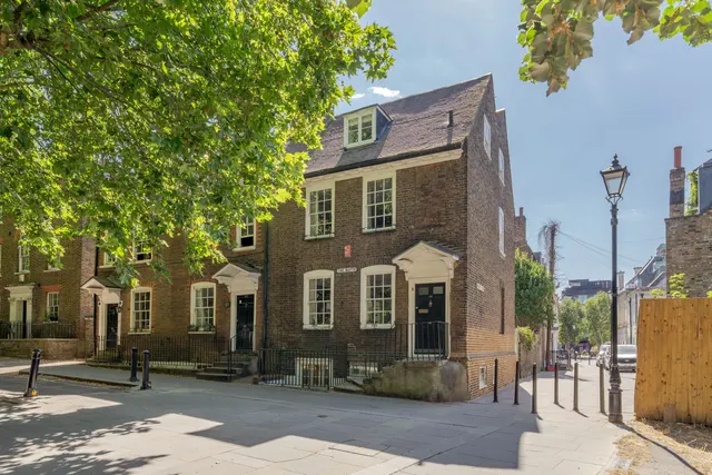 4 bedroom house — The Butts, Brentford, TW8