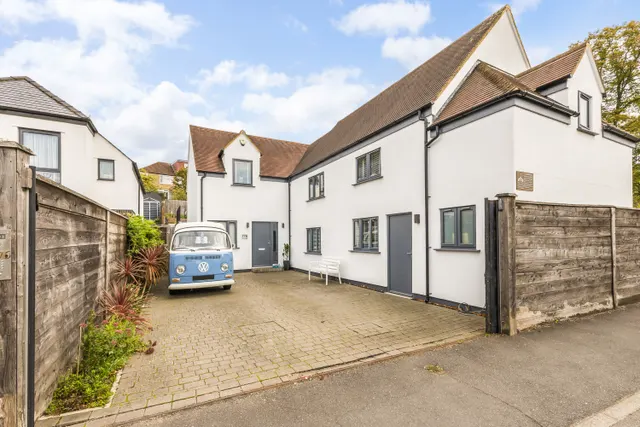 Photo 3 — Kenton Lane, Harrow, HA3