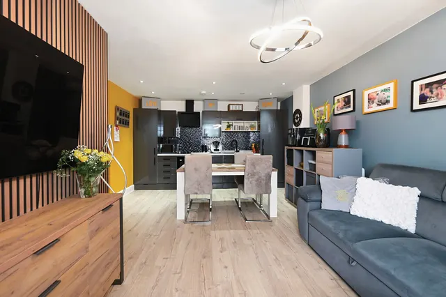 London Road, Blackwater, GU17, photo 1