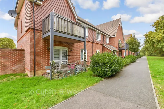 Shetland Close, Cranleigh, GU6, photo 1
