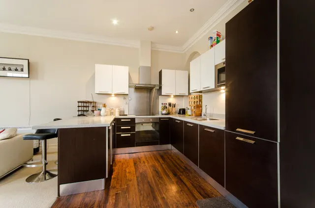 Photo 2 — 8 Putney Park House, 69 Pleasance Road, London