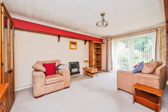 Photo 3 — Lynncroft, Eastwood, Nottingham