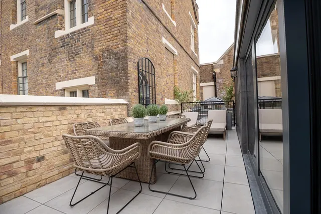 St. George's Gardens, London, SW17, photo 1