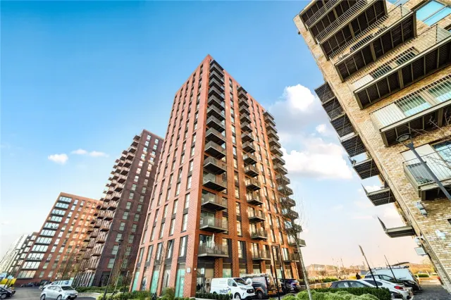 Quay Walk, Wembley, HA0, photo 1