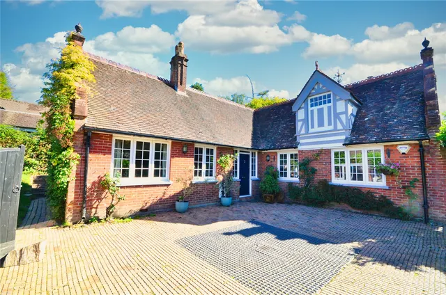 Dunnings Road, East Grinstead, RH19, photo 1