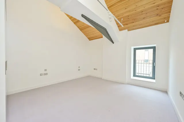 Photo 3 — Apartment 5, Coopers Lofts, London